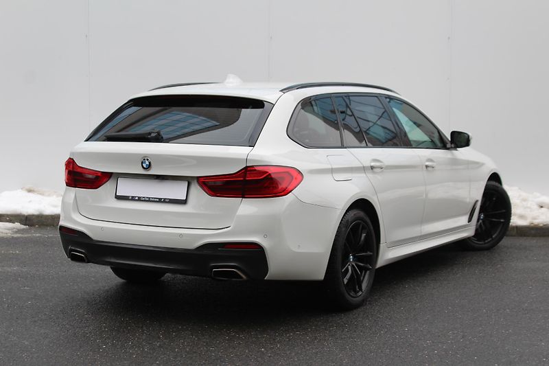 BMW Řada 5 530d xDrive Touring Mpaket - fotka 2 z 21