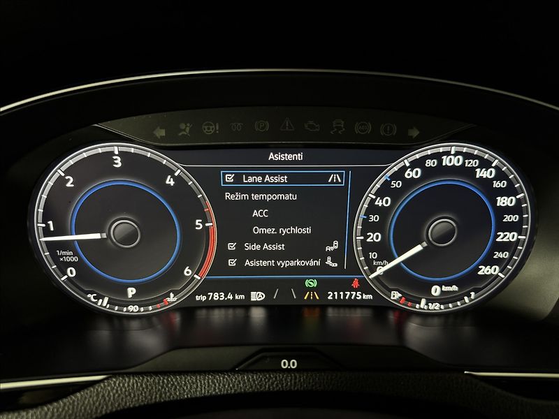 Volkswagen Passat 2,0 TDi  DSG Highline Virtual - fotka 25 z 49