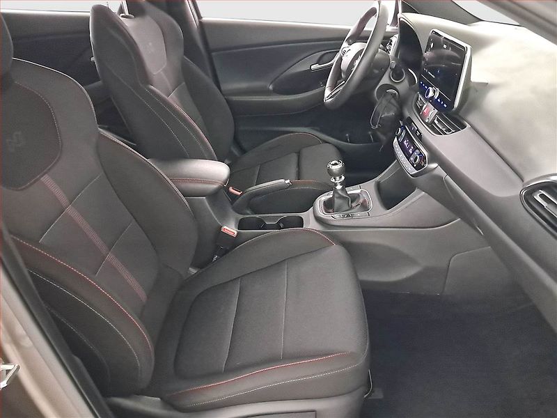 Hyundai i30 (2022) N-Line 1.5 T-GDI MHEV - fotka 9 z 21