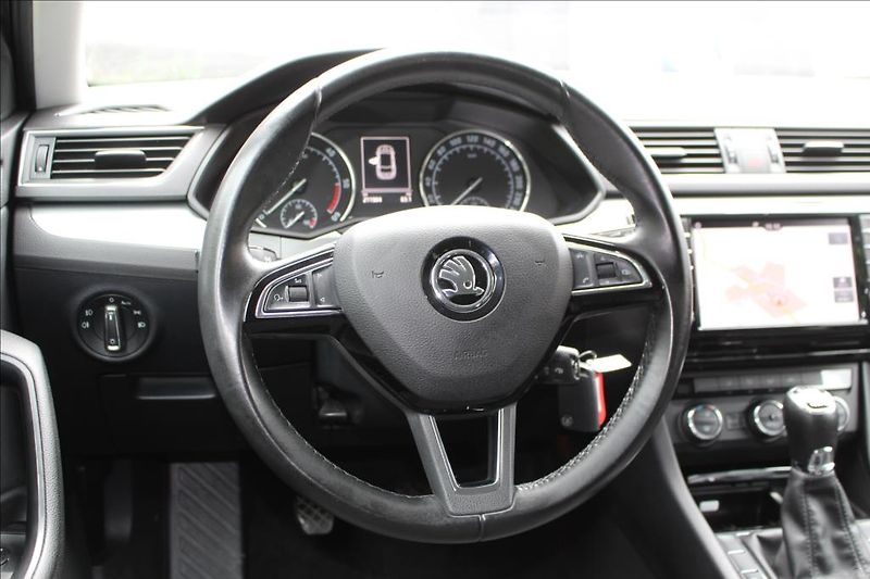Škoda Superb 2,0 TDi  AMBITION 4X4 110kW - fotka 20 z 24
