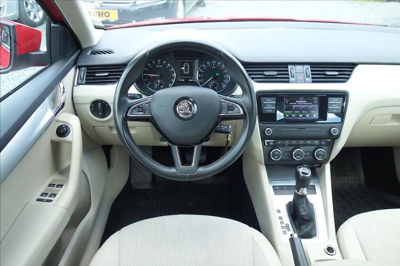 Škoda Octavia 1,6 TDi, ČR, SERV.KN., DSG. - fotka 16 z 33