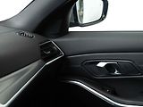 BMW Řada 3 330i xDrive - náhled 17