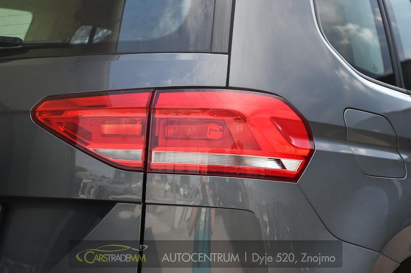 Volkswagen Touran 2.0TDi DSG TAŽNÉ 2xKOLA  - fotka 52 z 52