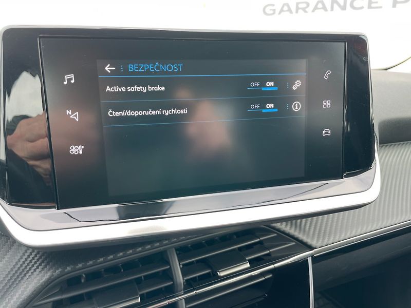 Peugeot 2008 (2021) 1.2 PureTech ČR! 1.majitel! - fotka 25 z 28