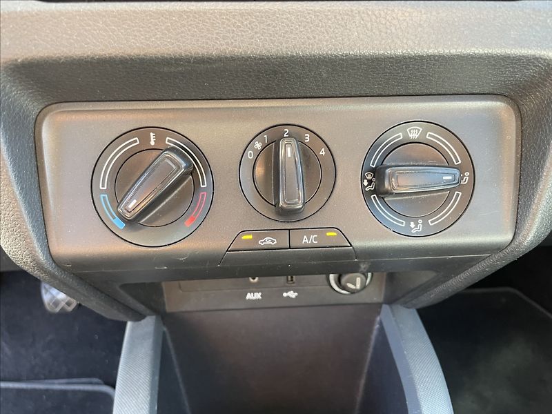 Škoda Fabia 1,0 MPi 44kw Klima Euro6 bez k - fotka 17 z 33