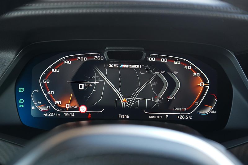 BMW X5 (2022) BMW X5 M50i - fotka 28 z 50