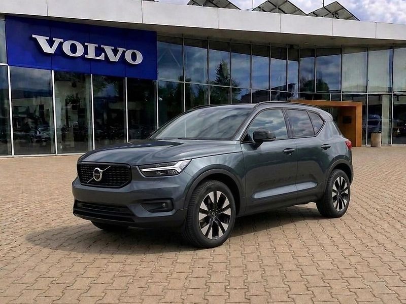Volvo XC40 (2026) B3 PLUS DARK  - fotka 2 z 16