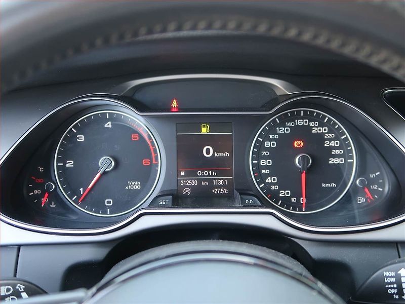 Audi A4 (2012) Ambition 2.0 TDI, Navi, Xenony - fotka 11 z 18