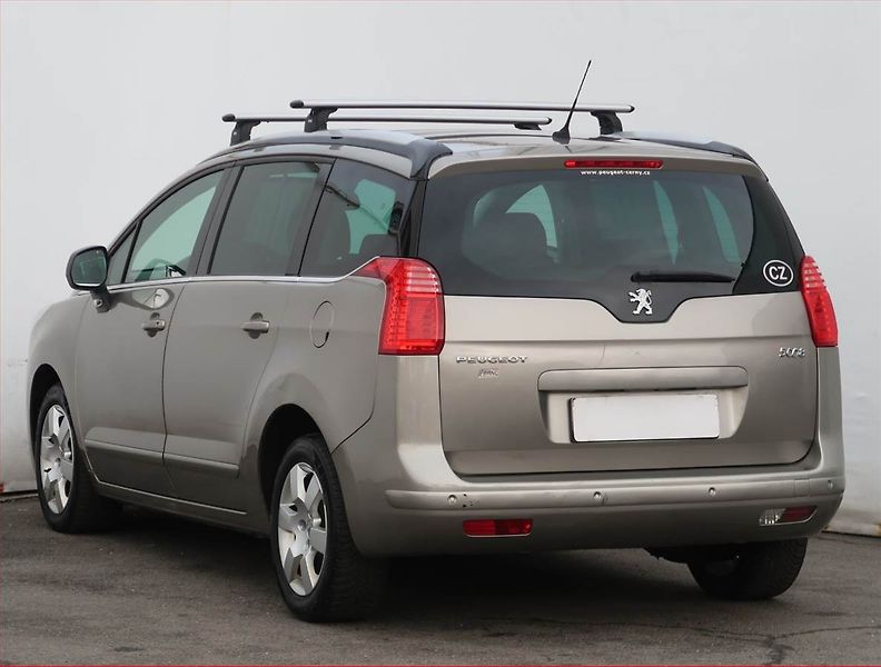 Peugeot 5008 (2013) 2.0 HDI, Automat, Serv.kniha - fotka 4 z 21