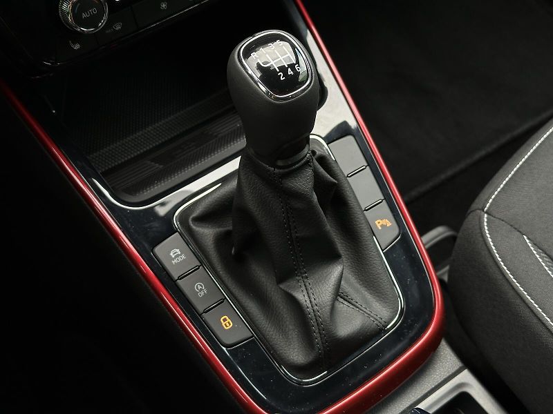 Škoda Fabia 1.0TSi 116PS Monte Carlo Bi-LE - fotka 30 z 36