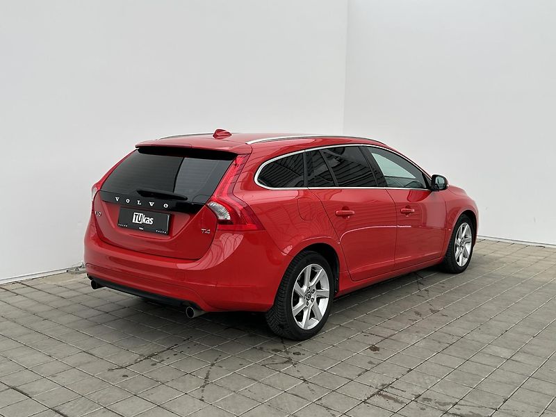 Volvo V60 1.6 T4 Summum - fotka 5 z 26
