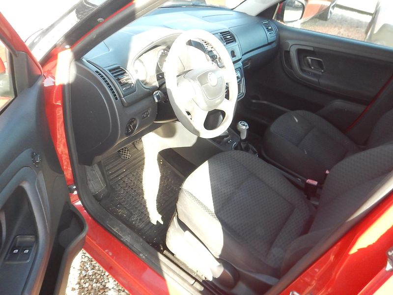 Škoda Fabia 1.6 TDI, KLIMA - fotka 12 z 29