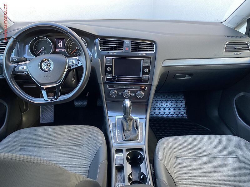Volkswagen Golf (2018) 1.5TSi, 2.maj,ČR - fotka 8 z 17