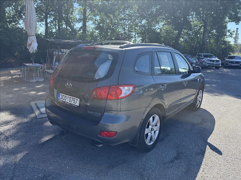 Hyundai Santa Fe 2,2 CRDi - fotka 4 z 25