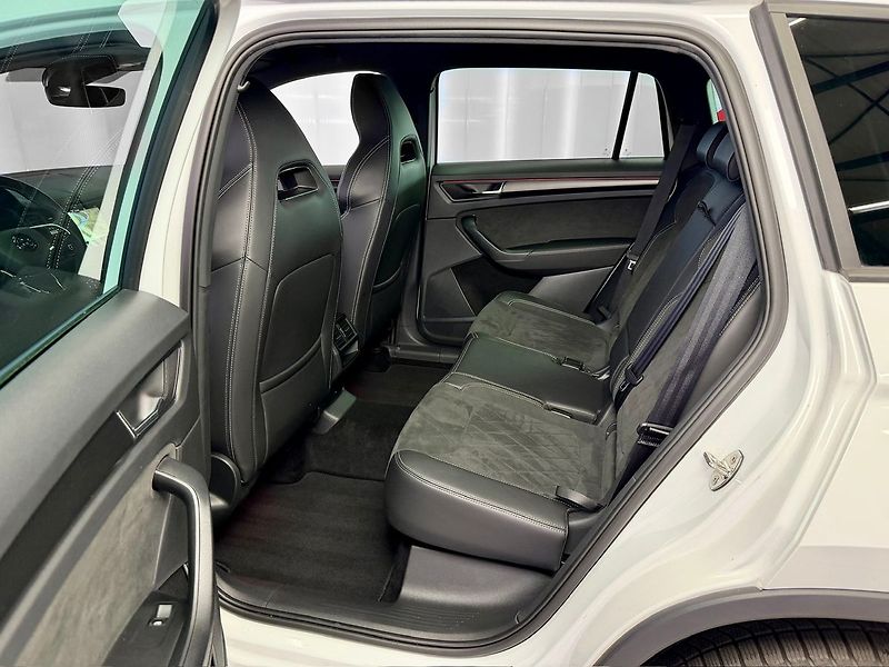 Škoda Kodiaq 2.0 TDI DSG 4X4 SPORTLINE, ACC - fotka 12 z 30
