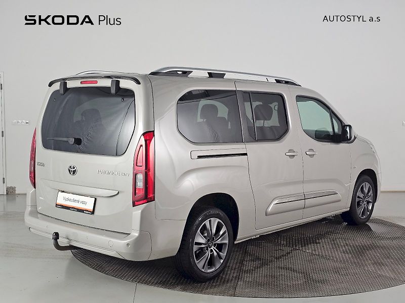 Toyota ProAce City Verso (2020) long 1.2i 130k 7AT Family - fotka 2 z 28