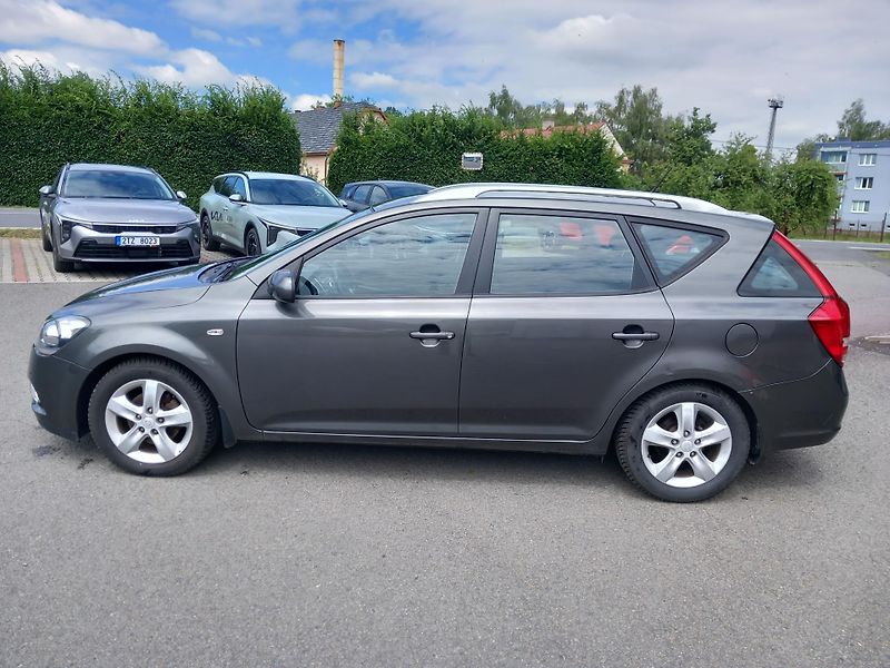 Kia Ceed SW (2011) 1,6 CRDi 6st. SPORT       - fotka 6 z 7