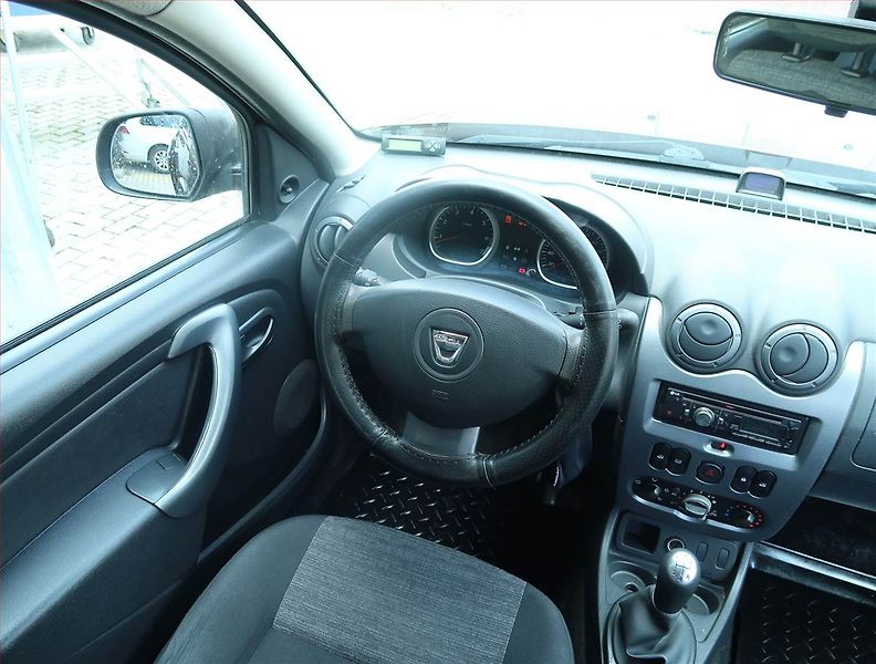 Dacia Duster (2012) 1.6 16V, Park. senzory - fotka 7 z 14