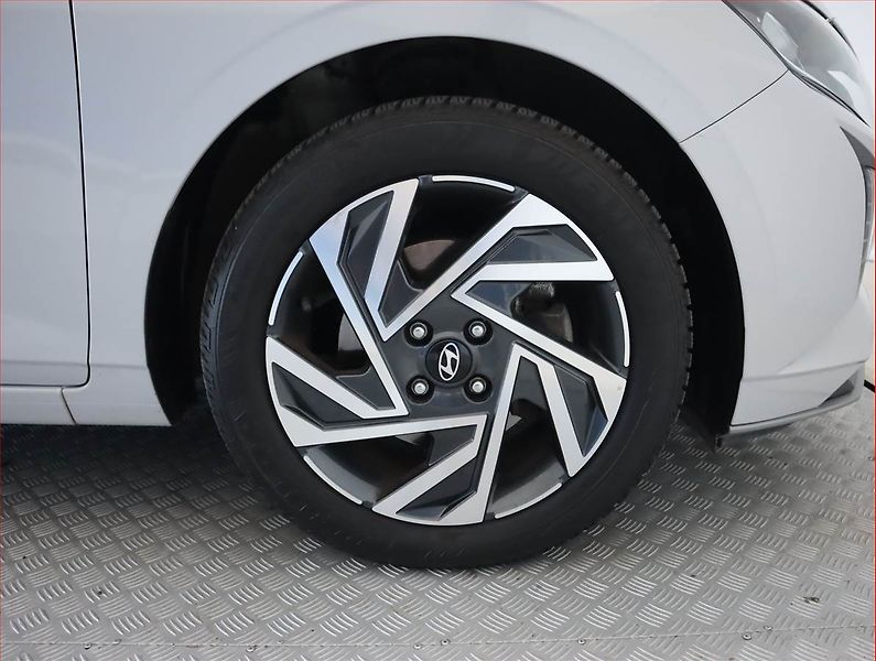 Hyundai i20 (2023) Family 1.0 T-GDI, Automat - fotka 15 z 20