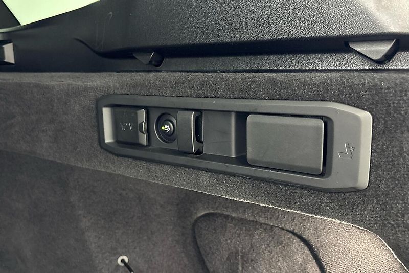 BMW Řada 5 540d xDrive Touring - fotka 10 z 25