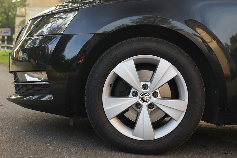 Škoda Octavia 1.4 TSI 110 kW DSG Tažné CarPl - fotka 9 z 34