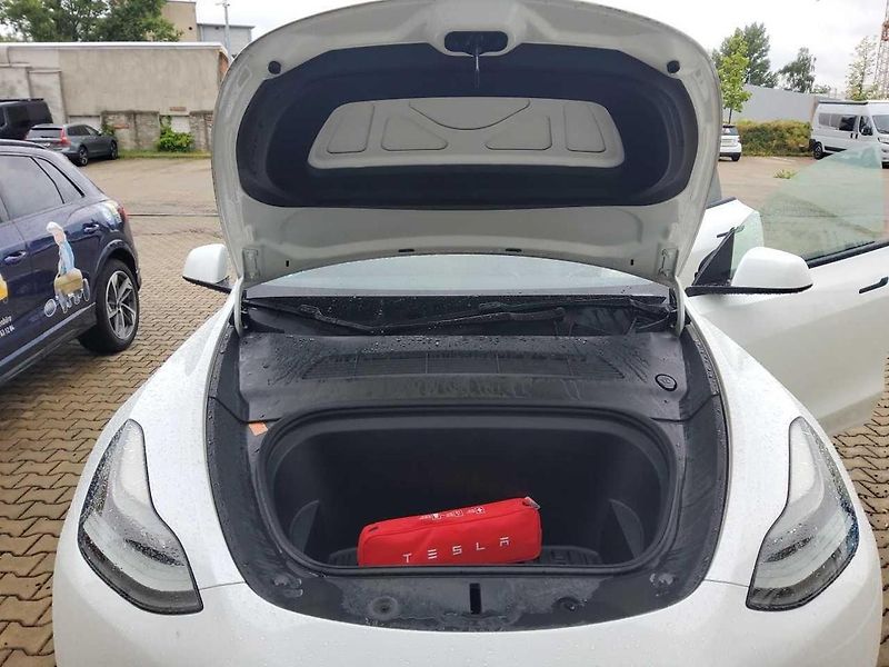 Tesla Model Y LONG RANGE DUAL MOTOR  93,9% - fotka 8 z 10