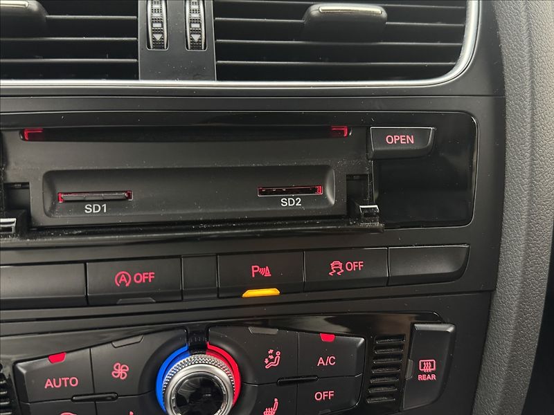 Audi A5 2,0 140kW S-LINE 4X4 VÝHŘEV TZ - fotka 27 z 50