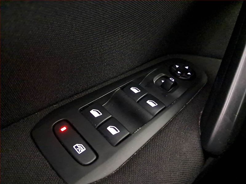 Peugeot 308 (2015) 1.6 BlueHDi, Tempomat - fotka 20 z 21
