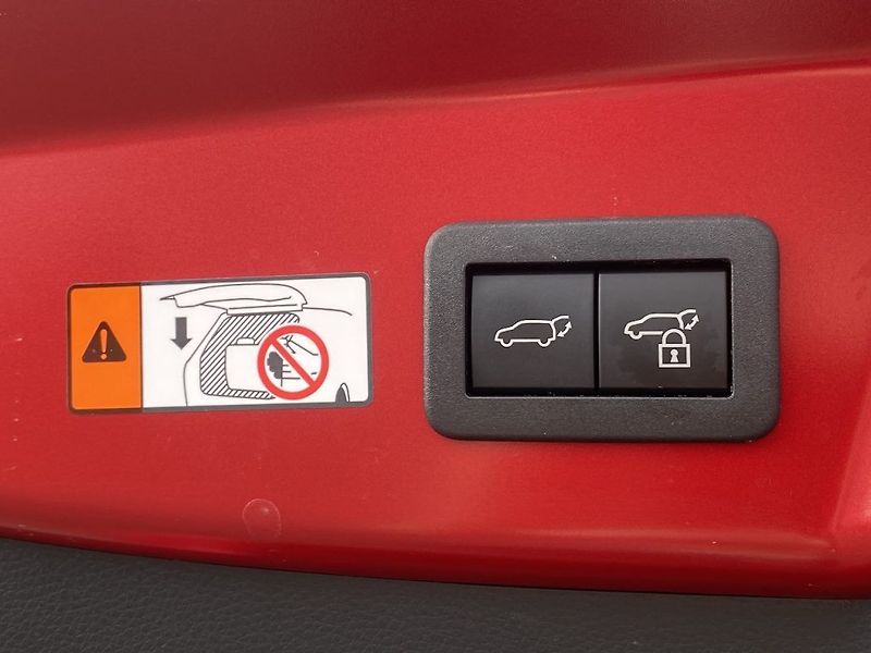 Toyota Prius 2.0Plug-in, ČR-1.maj, Prestige - fotka 33 z 36