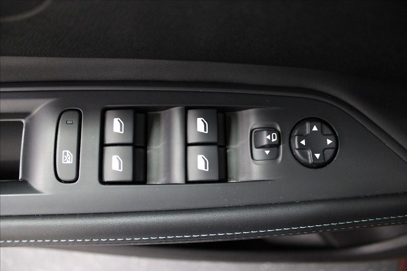 Peugeot 5008 1,5 HDi 1.majitel CZ 7 míst - fotka 13 z 35
