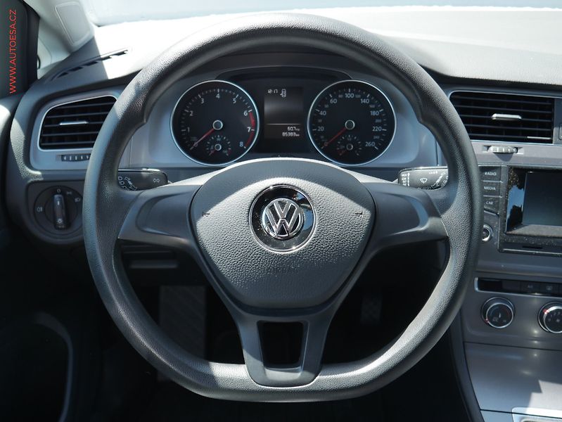 Volkswagen Golf (2013) 1.2 TSi, Trendline, +ALU - fotka 11 z 18