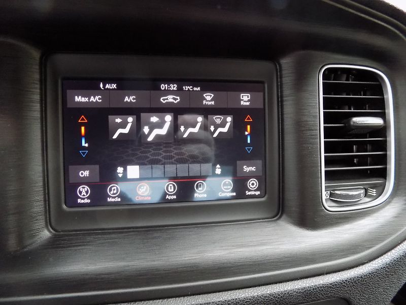 Dodge Charger (2019) 5,7 HEMI/AWD/AT/ - fotka 28 z 34