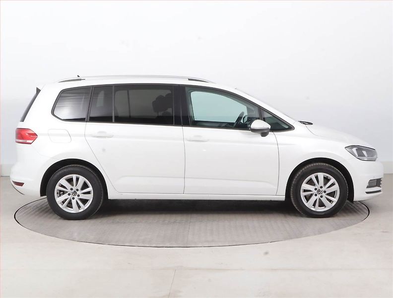 Volkswagen Touran (2021) Comfortline 2.0 TDI, Automat - fotka 6 z 16