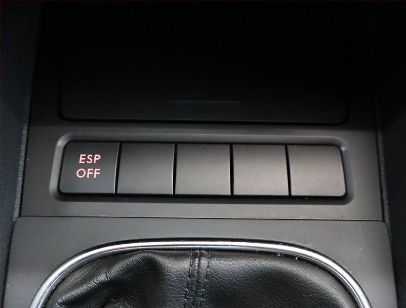 Volkswagen Golf (2009) 1.6 - fotka 16 z 18