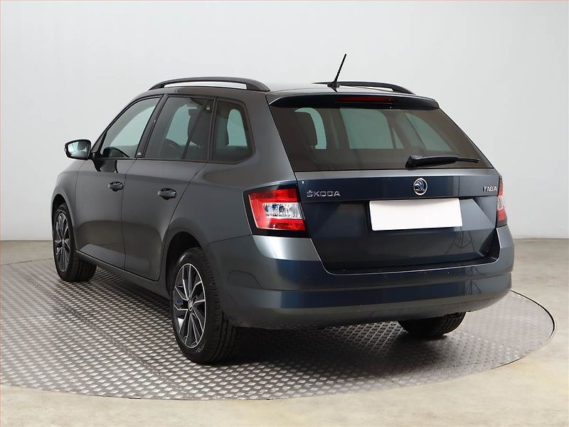 Škoda Fabia (2015) Ambition 1.2 TSI, Serv.kniha - fotka 4 z 16
