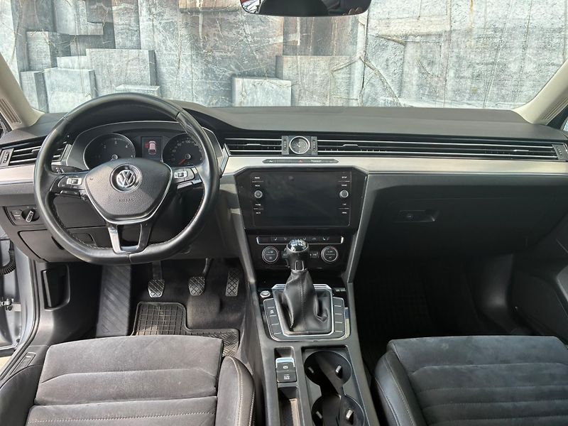 Volkswagen Passat (2018) 2.0TDi, 110KW, R-LINE, ACC,DPH - fotka 14 z 24