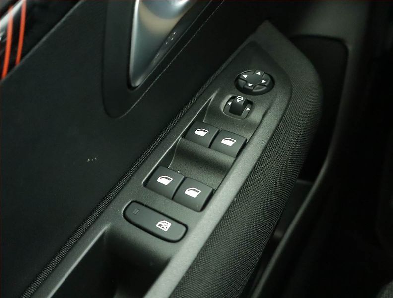 Peugeot 208 (2021) 50 kWh, SoH 91%, Automat - fotka 16 z 22