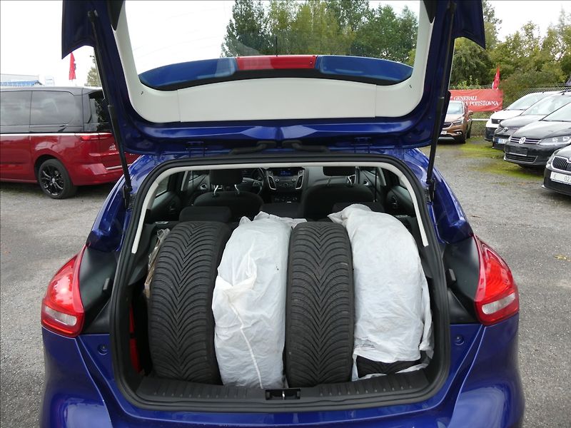 Ford Focus 1,5 110kW 1.MAJITEL, SERVISKA - fotka 17 z 48