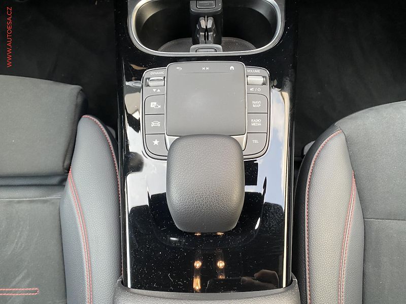 Mercedes-Benz Třídy A (2022) 1.3i A250e, AT, LED, panor, - fotka 13 z 27