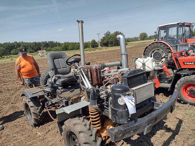 Podivínský mazec nabídl svůj třináct ročník. Jedinečná traktoriáda na Břeclavsku lákala poslední červencovou sobotu na spanilou jízdu, závody i přehlídku několika veteránů.
