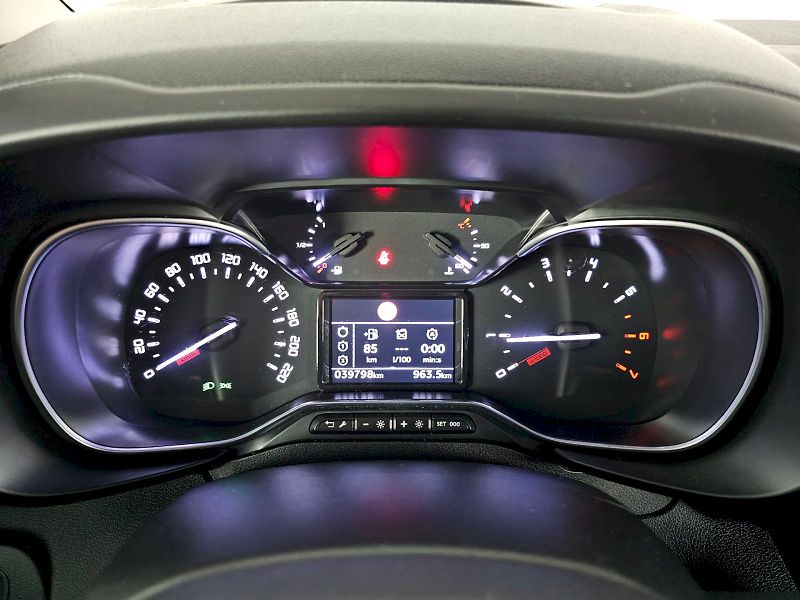 Toyota ProAce City Verso (2024) 1.2T 110k FAMILY SHORT 7S TAŽN - fotka 16 z 30