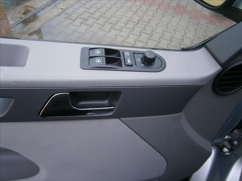 Volkswagen Multivan 1,9 TDI  77KW - fotka 13 z 14