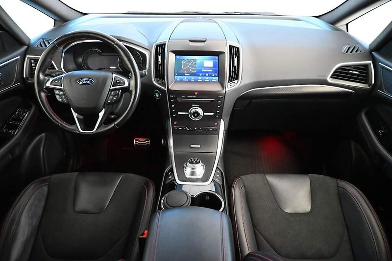 Ford S-MAX (2022) 2.0 ST-LINE 140 KW LED SONY AC - fotka 12 z 39