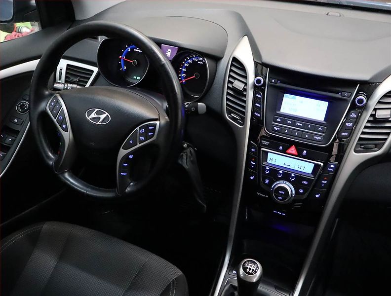 Hyundai i30 (2015) 1.6 CRDi, Serv.kniha, Tempomat - fotka 7 z 16