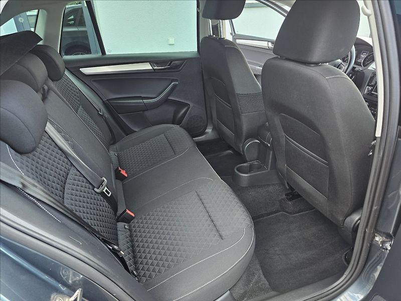 Škoda Rapid 1,0 TSi Drive NAVI ALU - fotka 28 z 39
