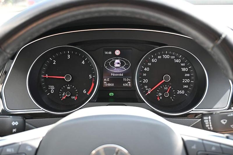 Volkswagen Passat (2022) 2.0 ELEGANCE LED MATRIX ACC Ta - fotka 28 z 32