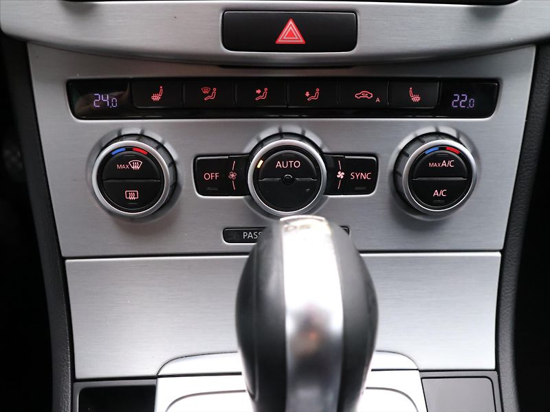 Volkswagen CC 2.0 TDI 103kW DSG Xenon CZ - fotka 21 z 31