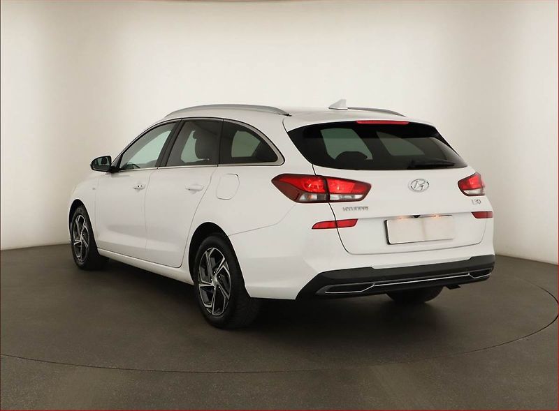 Hyundai i30 (2024) Smart 1.5 T-GDI MHEV, ČR,1.maj - fotka 4 z 14