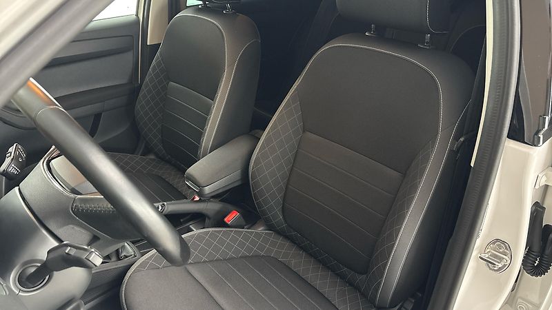 Škoda Fabia 1.0 TSI Ambition Combi - fotka 15 z 24