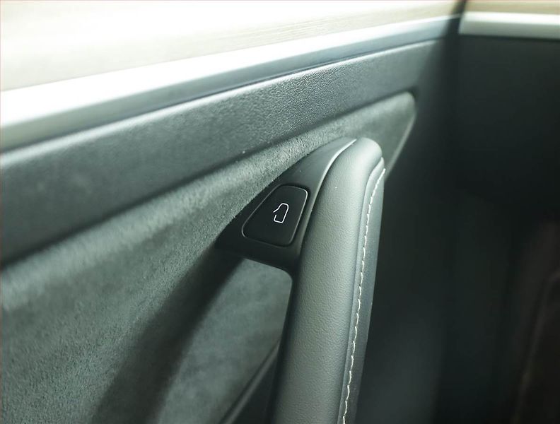 Tesla Model Y (2023) Long Range AWD 79kWh, SoH 91% - fotka 17 z 22